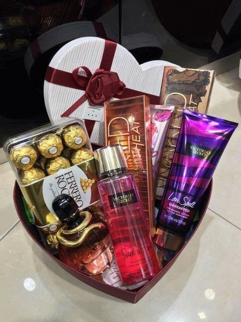 #ValentinesGiftBaskets #ValentinesDayGifts #RomanticGifts #LoveInABasket #GiftsForHer #GiftsForHim #ValentinesDayIdeas #HandmadeValentines #LuxuryGiftBaskets #ChocolateGifts #ValentinesSpecial #SweetGifts #PersonalizedGifts #GiftBasketIdeas #GourmetGifts #ValentinesDay2024 #HeartfeltGifts #ValentinesSurprise #LoveGifts#CoupleGifts Homemade Gift Boxes, Five Senses Gift, Easy Birthday Gifts, Valentines Day Baskets, Christmas Gift Hampers, Valentine Gift Baskets, Valentines Surprise, Diy Bouquet Wrap, Bridal Gift Wrapping Ideas