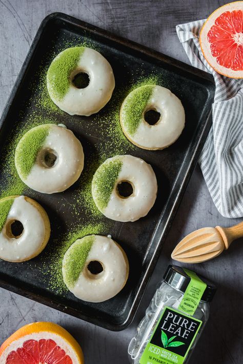 AD Green Tea Citrus baked doughnuts made with @PureLeaf Rainforest Alliance Certified green citrus tea, topped with matcha dusting Donuts Glaze, Matcha Donut, Donat Glaze, Baked Doughnut, Donuts Design, Citrus Tea, Fancy Donuts, Green Donut, Hope Flower