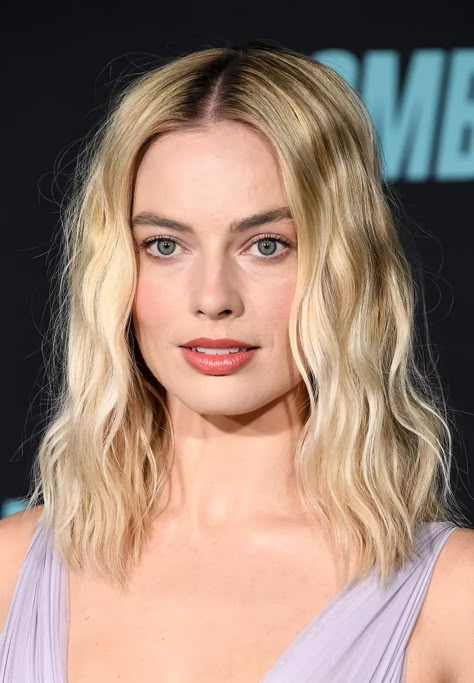 margot robbie hairstyle Mermaid Hair Waves, Styles For Thick Hair, Shoulder Length Blonde, Hairstyles For Thick Hair, Haircuts For Thick Hair, Mermaid Waves, Thick Hair Cuts, Easy Hairstyles For Thick Hair, Shoulder Length Hair Cuts