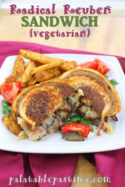 Radical Reuben Sandwiches (vegetarian) for #SundaySupper Grilled Green Tomatoes, Vegetarian Day, Reuben Sandwich, Sweet Potato And Apple, Easy Vegetarian Dinner, Meatless Dinner, Meatless Main Dishes, Veggie Soup, Vegetarian Appetizers