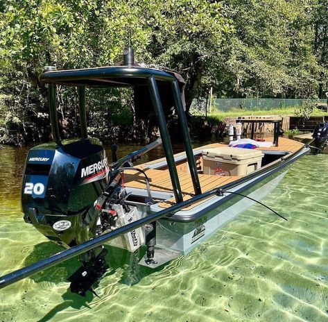 Micro Skiff, Flats Boats, Saltwater Boats, Fishing Boat Accessories, Boat Console, Boat Upgrades, Kayak Fishing Diy, Camo Life, Boat Rod Holders