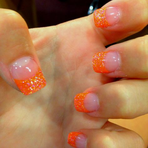 Orange sparkly nails Orange Glitter Tips Acrylic Nails, Glitter Orange French Tip Nails, Orange Glitter French Tip Nails, Orange Tips Acrylic Nails, Orange Nail Tips, Orange Sparkly Nails, Sparkly Orange Nails, Nails Degins, Orange Glitter Nails