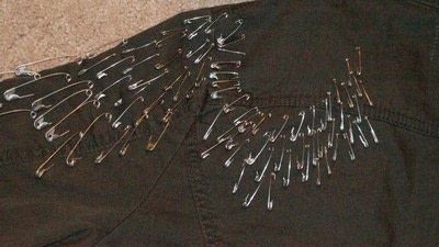 Safety Pin Wings, Punk Patches, Dressed To Kill, Safety Pin, Free Tutorial, Hair Accessories, Beauty