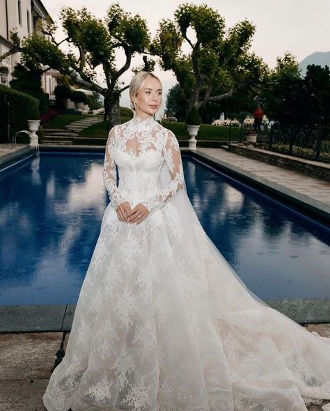 Monique Lhuillier Bride (@moniquelhuillierbride) • Instagram photos and videos Monique Lhuillier Bridal Long Sleeve, Monique Lhuillier Lace Wedding Dress, Monique Lhuillier Bridal Alexandra, Monique Lhuillier Alexandra, Lilly Collin’s Wedding, Zuhair Murad Wedding, Dior Bridal, Dior Wedding Dresses, Wedding Dress Aesthetic