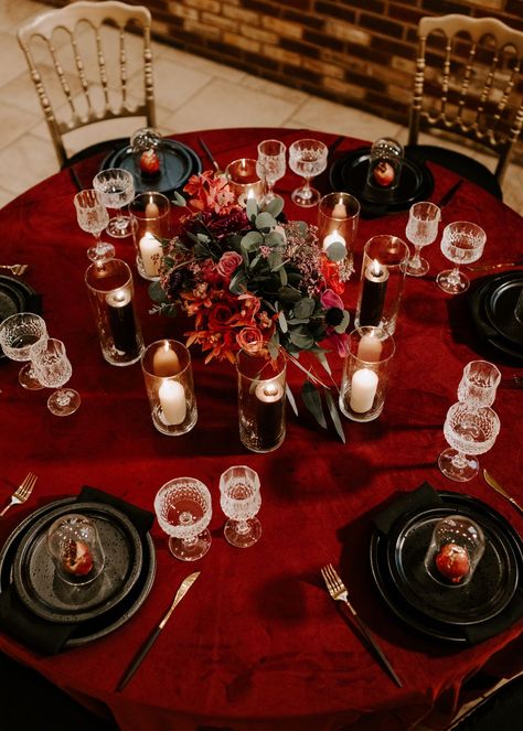 Dark Red Table Setting, Goth Birthday Party, Devyn Crimson, Red Table Settings, Goth Birthday, Crimson Wedding, Chapel Of Love, Red Wedding Decorations, Wedding Royal