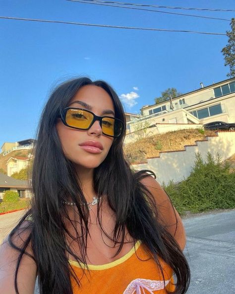 Claudia Tihan, Glasses Outfit, Yellow Sunglasses, Autumn Trends, Trendy Glasses, Fitness Inspiration Body, Model Aesthetic, Face Photo, Streetwear Fashion Women