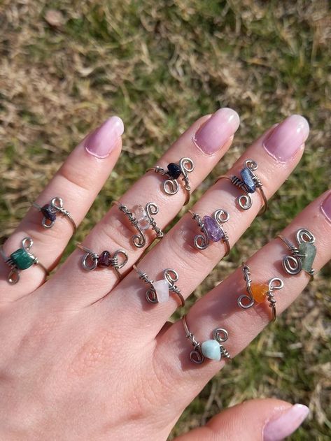 Wire Wrapped Rings With Stones, Ideas Con Alambre, Hippie Jewelry Diy, Rings Cute, Diy Wire Jewelry Rings, Rings Aesthetic, Diy Jewelry Rings, Aesthetic Rings, Crystal Bead Jewelry