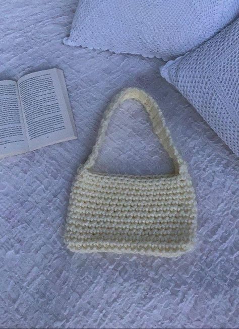 Crochet Bag Ideas Handbags, Crochet Baguette Bag, Crochet Bag Aesthetic, Crochet A Bag, Easy Crochet Bag, Crochet Shoulder Bags, Baguette Bags, Crochet Fairy, Crochet Shoulder Bag