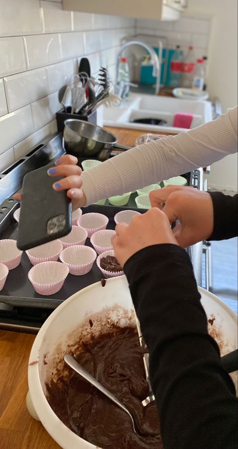 Mom Baking Aesthetic, Home Baking Aesthetic, Dr Food, 2023 Board, Baking Aesthetic, Baking Skills, Inheritance Games, Romanticising Life, Hobbies To Try