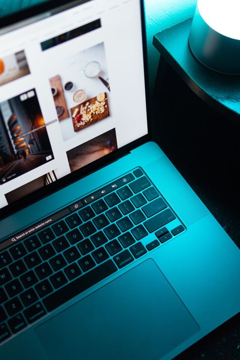 silver macbook on white table photo – Free Furniture Image on Unsplash Laptop Images Hd, Foto Computer, Silver Macbook, Computer Photography, Work Computer, Free Laptop, Computer Photo, Free Computer, Laptop Brands