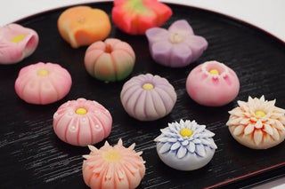 Wagashi Recipe, Wagashi Art, Snacks Japonais, Desserts Japonais, Dessert Chef, Japanese Wagashi, Japanese Sweets Wagashi, Japanese Cake, Japanese Desserts