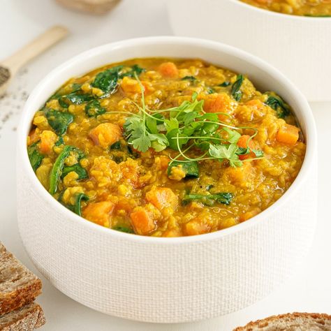 Close up of a bowl with red lentil soup Macro Planning, Lentil Soup With Spinach, Middle Eastern Lentil Soup, Farro Soup, Soup With Spinach, Vegan Butternut Squash Soup, Vegetarian Soups, Metabolic Balance, Dairy Free Soup