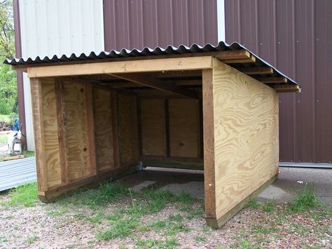 Sheep Shelter, Pig Shelter, Goat Ideas, Pallet Dog House, Goat Shed, Goat Pen, Livestock Shelter, Goat Shelter, Goat House