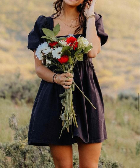 Instagram 
Photo idea
Flower 
Pictures 
Poses 
Trendy
Utah girl Senior Picture Ideas Black Dress, Long Skirt Photoshoot, Black Dress Senior Pictures, Outside Senior Pictures, Exec Photoshoot, Balck Dress, Senior Pictures Dresses, Field Photoshoot, Grad Pictures