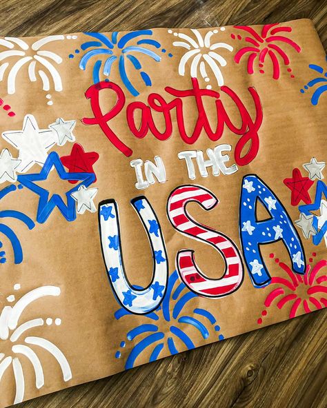 Another banner added onto the giveaway 🤩🇺🇸❤️ Banner Painting, Painted Banner Ideas, Painted Banner, Fourth Of July Signs, School Spirit Posters, Homecoming Posters, Gaming Banner, Event Banner, Paper Banners