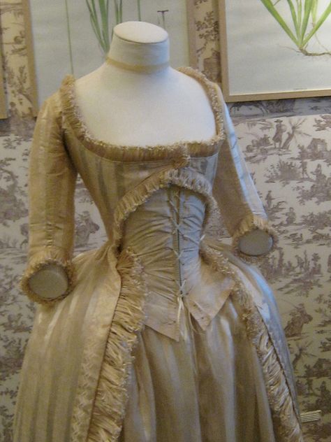 18th Century Dresses, 18th Century Gown, 1700 Fashion, Rococo Dress, 18th Century Women, 19th Century Clothing, 18th Century Dress, Rococo Fashion, 18th Century Costume