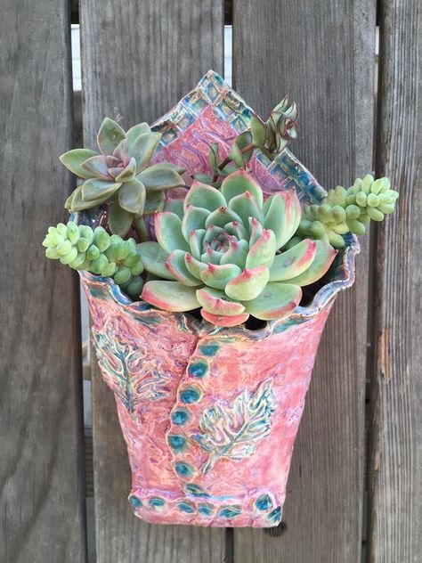 Wall Gardens, Ceramic Wall Decor, Pottery Handbuilding, Succulent Wall, Garden Pottery, Succulents In Containers, Hand Built Pottery, Clay Wall, Garden Containers