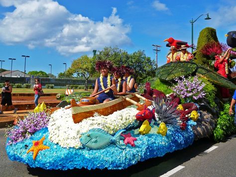 Honolulu, Sept 22, 2012: ANNUAL ALOHA FESTIVAL PARADE started at 9 AM.  From Ala Moana Park through Waikiki to Kapiolani Park. Aloha Parade Float, Moana Homecoming Float, Moana Parade Float Ideas, Hawaiian Float Parade, Moana Float Parade, Shoebox Float, Halloween Parade Float, Moana Boat, Shrimp Festival