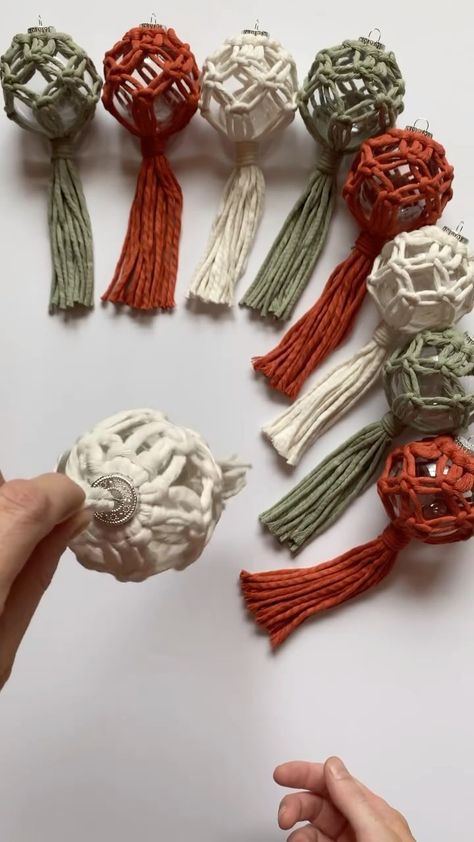 Megan | Macrame Gifts & Tutorials | Macrame Braided Keychains 🧚🏼✨ #macrametutorial #macrametutorials #howto #macrame #megsmodernmacrame #shopmegsmodernmacrame #macrameshop... | Instagram Macrame Gifts, Diy Christmas Wall, Tutorial Macramé, Macrame Knots Pattern, Holiday Crafts Diy, Friend Crafts, Diy Macrame Plant Hanger, Diy Yarn Crafts, Handmade Christmas Crafts