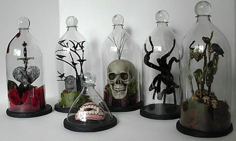 How to Make Spooky Halloween Soda Bottle Bell Or Cloche Jars ... Halloween Chic, Bell Jars, Easy Diy Halloween Decorations, Hallowen Ideas, Soda Bottle, Easy Diy Halloween, The Bell Jar, Theme Halloween, Soda Bottles