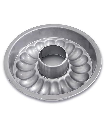 USA-Pan-Savarin-Tube-Cake Brioche Sticky Buns, Recipe Donut, Donut Cakes, Tube Cake, Tube Cake Pan, Gelatin Molds, Ring Mold, Pastry Cook, Ring Cake