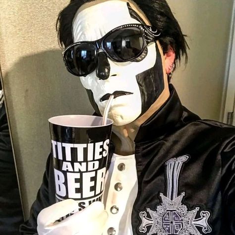 Papa Iii, The Band Ghost, Doom Metal Bands, Funny Selfie, Nameless Ghouls, Ghost Album, Papa Emeritus, Ghost Papa, Ghost Band