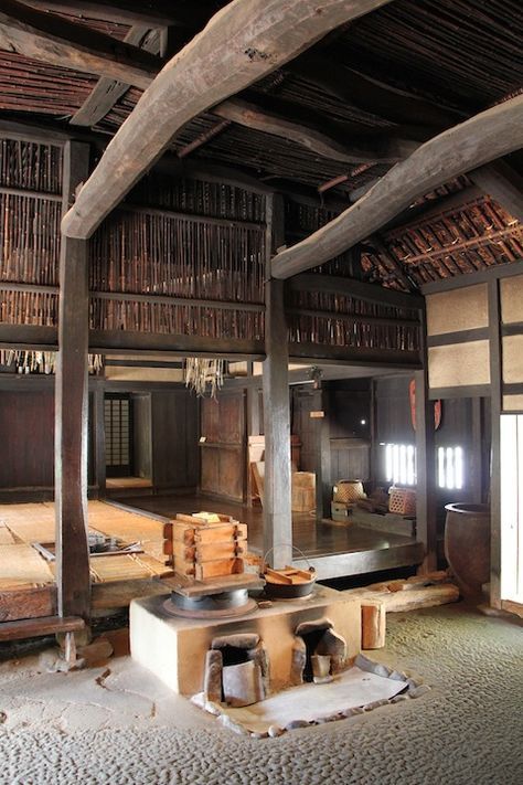 Minka-en-interior of an old farmhouse-Japan Japanese Kitchen Gadgets, Traditional Japanese Kitchen, Japanese Farmhouse, Old Japanese House, Folk House, Traditional Japanese Home, Japanese Tea House, Japanese Style House, Traditional Japanese House