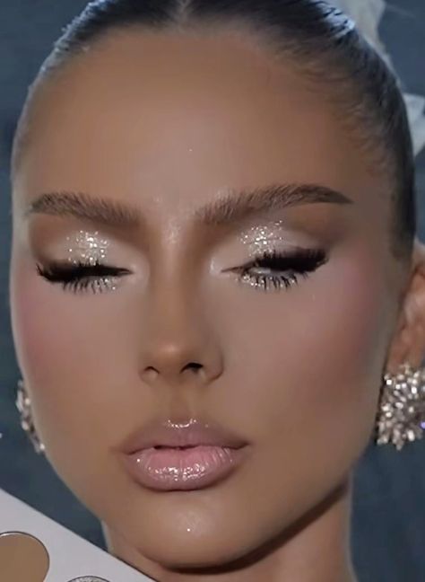 Holiday Makeup Natural, White And Gold Eyeshadow Looks, January Eyeshadow Looks, Soft Glam Neutral Makeup, Nude Glam Makeup Looks, White Shimmer Makeup, Shimmery Eyeshadow Looks, White Eye Shadow Look, Winter Glam Makeup Looks