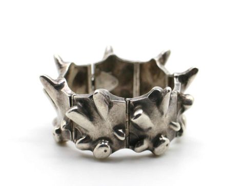 Modernist Organic Brutalist Matti J. Hyvärinen Call Of The Wild Silver Bracelet Turku Finland 1971 Bear Teeth, Turku Finland, Gothic Bracelet, Mens Rings Fashion, Modernist Jewelry, Call Of The Wild, Lisa Frank, Jewelry Clasps, Fabric Accessories