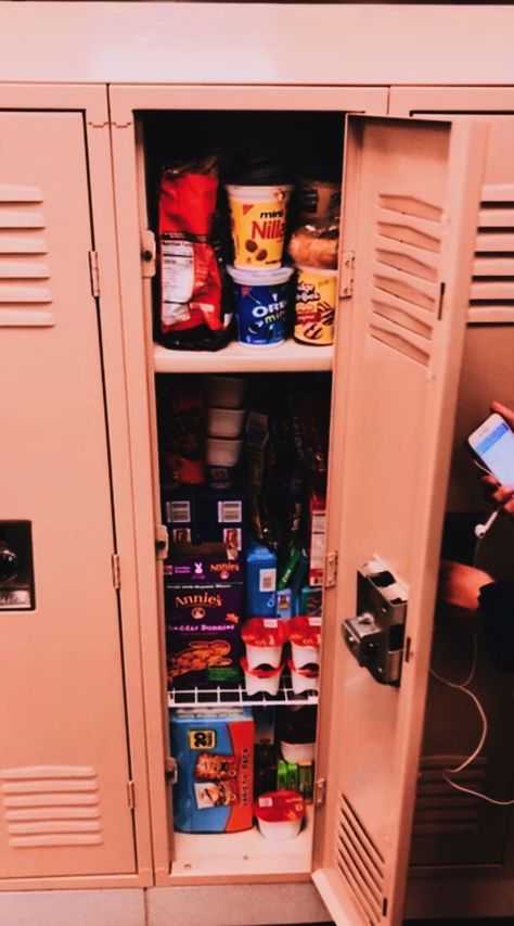 Food Locker School, Snack Locker School, Locker Snacks Stash, Locker Snacks, Snack Locker, School Locker Organization, Middle School Lockers, High School Lockers, Locker Ideas