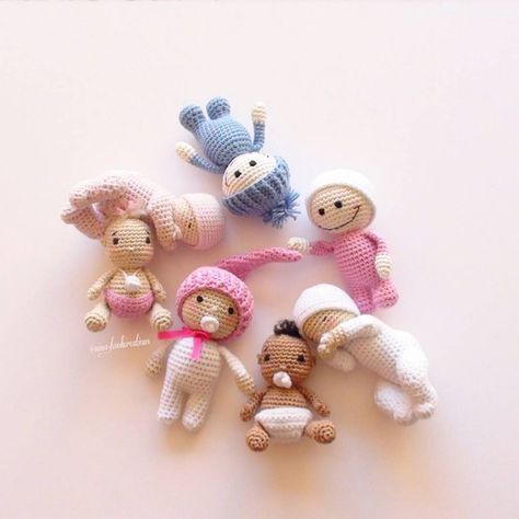 Have A Lovely Evening, Small Baby Dolls, Miniature Knitting, Crochet Doll Tutorial, Crochet Nursery, Crochet Dolls Free Patterns, Crochet Pattern Amigurumi, Crochet Doll Clothes, Amigurumi Free