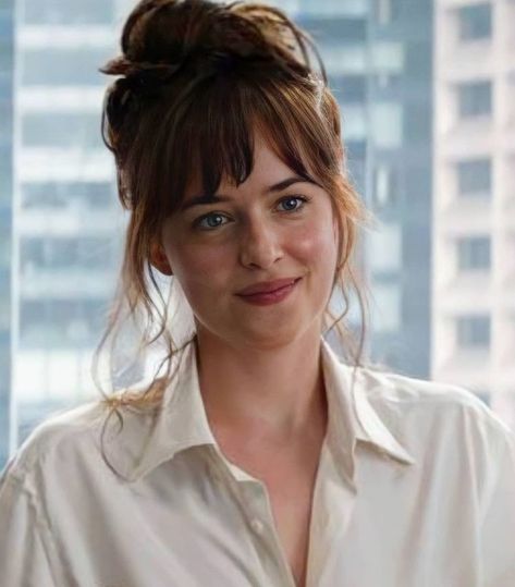 Anastasia Grey Hair, Anastasia Steele Aesthetic, Anastasia Steele Hair, Anastacia Steele, Anastasia Steele Outfits, Therapist Outfit, Mom Makeover, 50 Shades Freed, Anastasia Grey