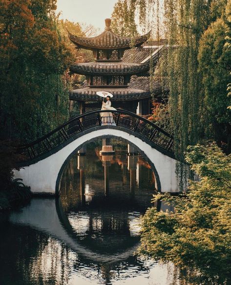 Japanese Architecture Drawings, Pekin China, Ancient China Aesthetic, Ancient Background, Chinese Buildings, Wetland Park, Hangzhou China, Japan Architecture, World Street