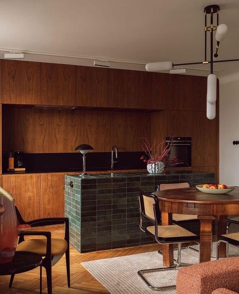 Post Modern Interior Design, Walnut Interior, Korean Bedroom, Midcentury Kitchen, Mid Century Interior, Mid Century Modern Living, Mid Century Modern Kitchen, Mid Century Modern Living Room, Mid Century Modern Interiors