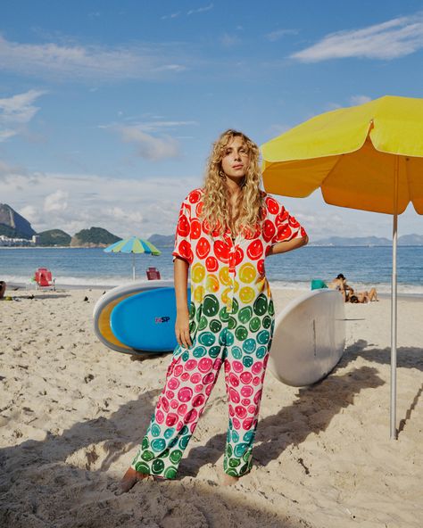 Funky Beach Outfits, Jumpsuit Colorful, Singer Outfits, Summer Prints Fashion, Palm Springs Style, Dopamine Dressing, Happy Clothes, Summer Prints, Spring Inspiration