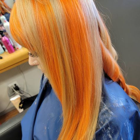 Straight hair w/ a shag cut. Orange and blonde streaks 🧡 Orange Streaks In Blonde Hair, Red Strips In Hair, Orange Hair With Highlights, Blonde And Orange Hair, Blonde Orange Hair, Orange And White Hair, Blonde Hair Kpop, Orange To Blonde Hair, Dr Claims