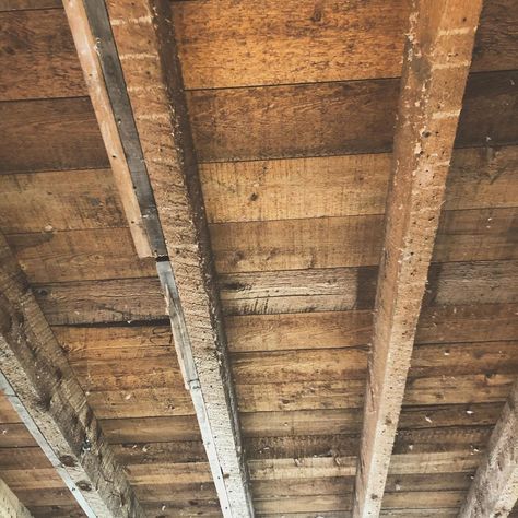 WINTER MCDERMOTT DESIGN on Instagram: “Recently uncovered ceilings at our historical restoration project in North Haven #Fahys #wood #ceilingbeams . . . . . . . #interior #design…” Rustic Metal Ceiling, Farmhouse Ceiling Ideas, Rustic Wood Ceiling, Winter Mcdermott, Ceiling Wood, Wood Plank Ceiling, Plank Ceiling, Ceiling Treatments, Room Ceiling