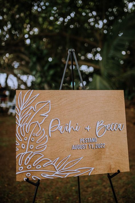 This Hawaii Garden Wedding at Kualoa Ranch was the tropical themed wedding of my dreams. Including red bridesmaids dresses, pineapple table decor and palm leaf bouquets. Browse more from this Hawaii Wedding on the blog! Anela Benavides - Oahu Wedding Photographer Aloha Wedding Sign, Tiki Wedding Decor, Modern Hawaiian Wedding, Tropical Wedding Sign, Hawaii Wedding Florals, Hawaii Themed Wedding, Palm Wedding Decor, Pineapple Table Decor, Hawaiian Wedding Ideas