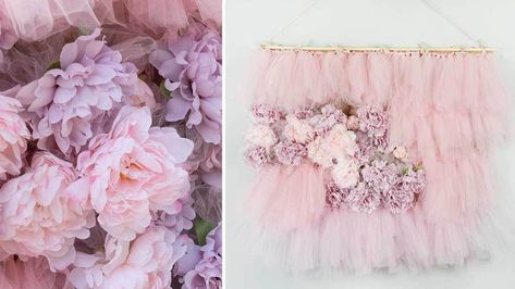 Tutu Backdrop Ideas, Tulle Wall Decor, Tulle Backdrop Diy, Tulle Wall, Wedding Photo Booths, Tulle Garland, Frame Backdrop, Bridgerton Party, Tulle Backdrop