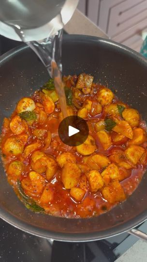 Momos Spicy Chutney Recipe, Curry Channa And Potatoes, Schezwan Chutney Recipe Video, Anda Masala Recipe, Anda Curry Recipe Video, Potato Curry, Recipes Vegetarian, Indian Food Recipes Vegetarian, Indian Food