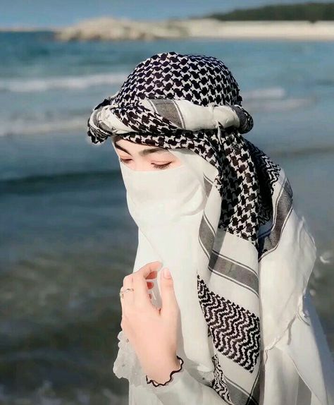 Purdah Girl, Niqabis Aesthetic, Islamic Girls Dpz, Hijabi Girl Dp, Hijab Girls Dp, Hidden Face Aesthetic, Hijab Pic, Girls Dpz Stylish, Hijabi Casual Outfits