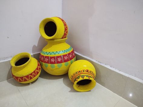 Matka painting for festive decor Matka Decoration Pots, Matka Decoration, Matka Painting, Matki Decoration, Kalash Decoration, Fabric Colour Painting, Pots Diy, School Decoration, Janmashtami Decoration