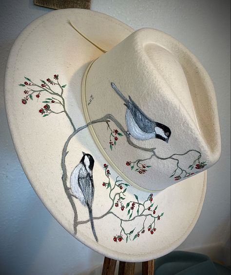 Painting A Hat, Fedora Burning, Painted Hats For Women, Hat Burning Ideas, Painted Apparel, Burn Hats, Burning Hats, Cowboy Hat Crafts, Beaded Hats