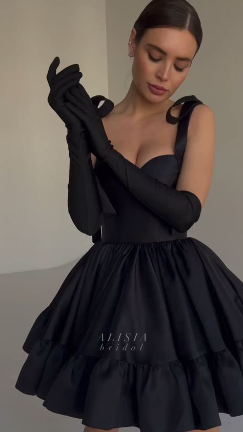 Mini Dress Prom, Eclectic Fashion Style, Classy Short Dresses, Party Dress Black, Black Party Dress, Black Dresses Classy, Classy Prom Dresses, Fashion Sketches Dresses, Dress Bow