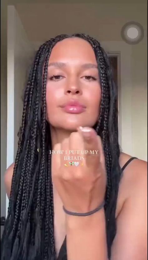 Simple and stylish way to put up your braids! 😍 would you try this? 🎥 credit: -brerook (go check h Single Braids Hairstyles, Knot Hairstyle, Box Braids Tutorial, Casual Braids, Short Box Braids, Single Braids, Tutorial Ideas, Box Braids Hairstyles For Black Women, Hair Knot