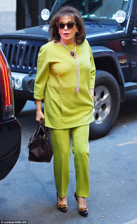 Green Pantsuit, Lime Green Pants, Amal Alamuddin, Movie Production, Amal Clooney, Advanced Style, Almond Cakes, Green Pants, Tech News