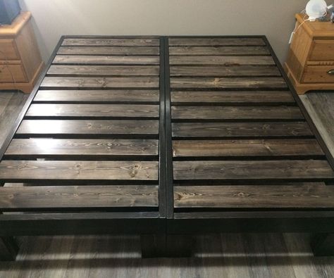 Diy King Size Bed Frame, King Size Bed Frame Diy, Kind Bed, Bed Design Modern Luxury, Twin Frame, Bed Frame Sizes, Pallet Beds, Cama King Size, Lit King Size