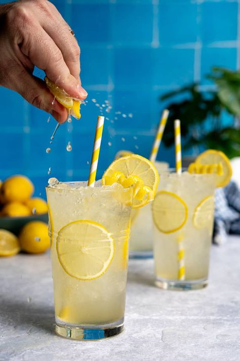 Italian Lemon Soda (Limonata) Italian Lemonade Recipe, Italian Lemonade, Summer Mocktail Recipes, Italian Appetizers Easy, Summer Mocktail, Lemon Background, Lemon Soda, Homemade Soda, Italian Soda