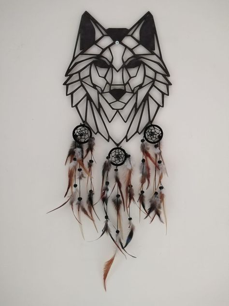 Wolf Dreamcatcher Dreamcatcher Ideas Diy, Dreamcatcher Patterns, Wolf Dreamcatcher Tattoo, Dreamcatcher Craft, Wolf Dreamcatcher, Wolf Decor, Dream Catcher Patterns, Beautiful Dream Catchers, Dream Catcher Decor