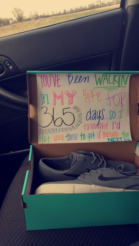 One year gift for a boyfriend. Nike Janoski. Cute Sign. Bf One Year Anniversary, One Year Bf Gift Ideas, Boyfriend One Year Gift, What To Get Your Boyfriend For One Year, One Year Boyfriend Gift, Shoe Gift For Boyfriend, Gifts For One Year Anniversary For Him, Cute One Year Gifts Boyfriends, One Year Gifts For Boyfriend